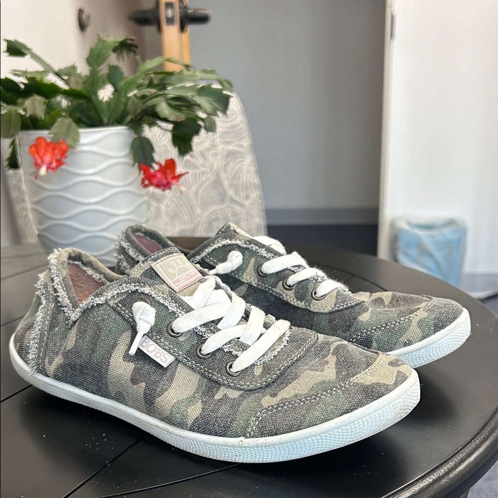 Sketchers Bobs Camouflage Canvas Lace-Up Sneakers - Green White memory foam 7.5